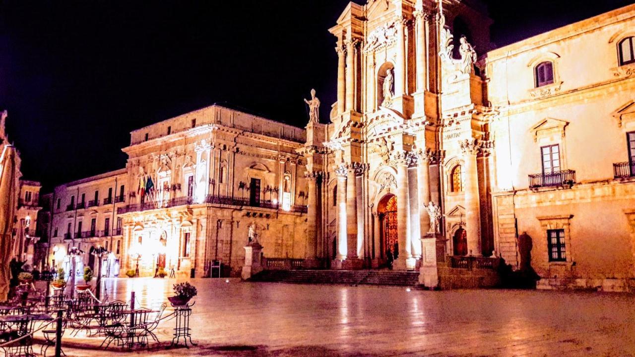 Elegante Appartamento In Palazzo Storico Ortigia Syrakus Exterior foto