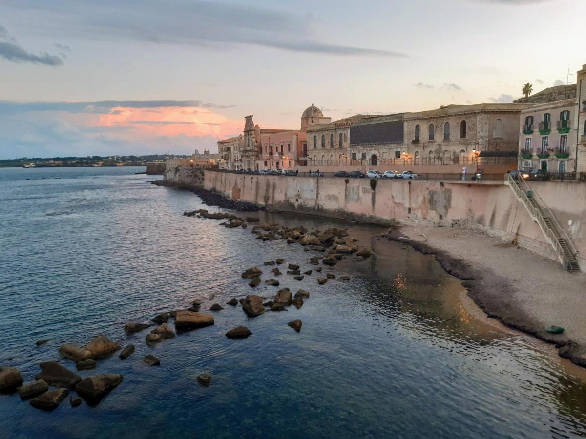 Elegante Appartamento In Palazzo Storico Ortigia Syrakus Exterior foto