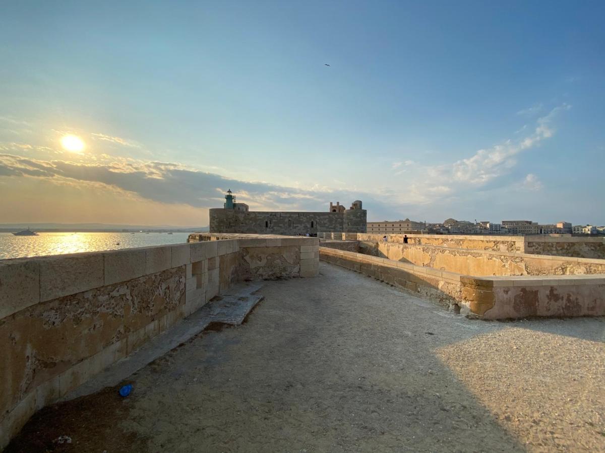 Elegante Appartamento In Palazzo Storico Ortigia Syrakus Exterior foto