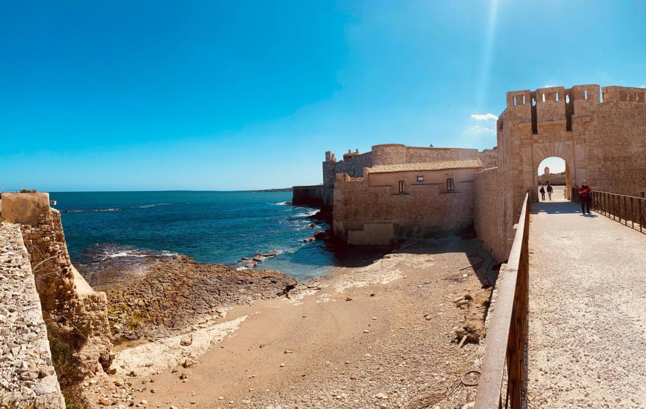 Elegante Appartamento In Palazzo Storico Ortigia Syrakus Exterior foto